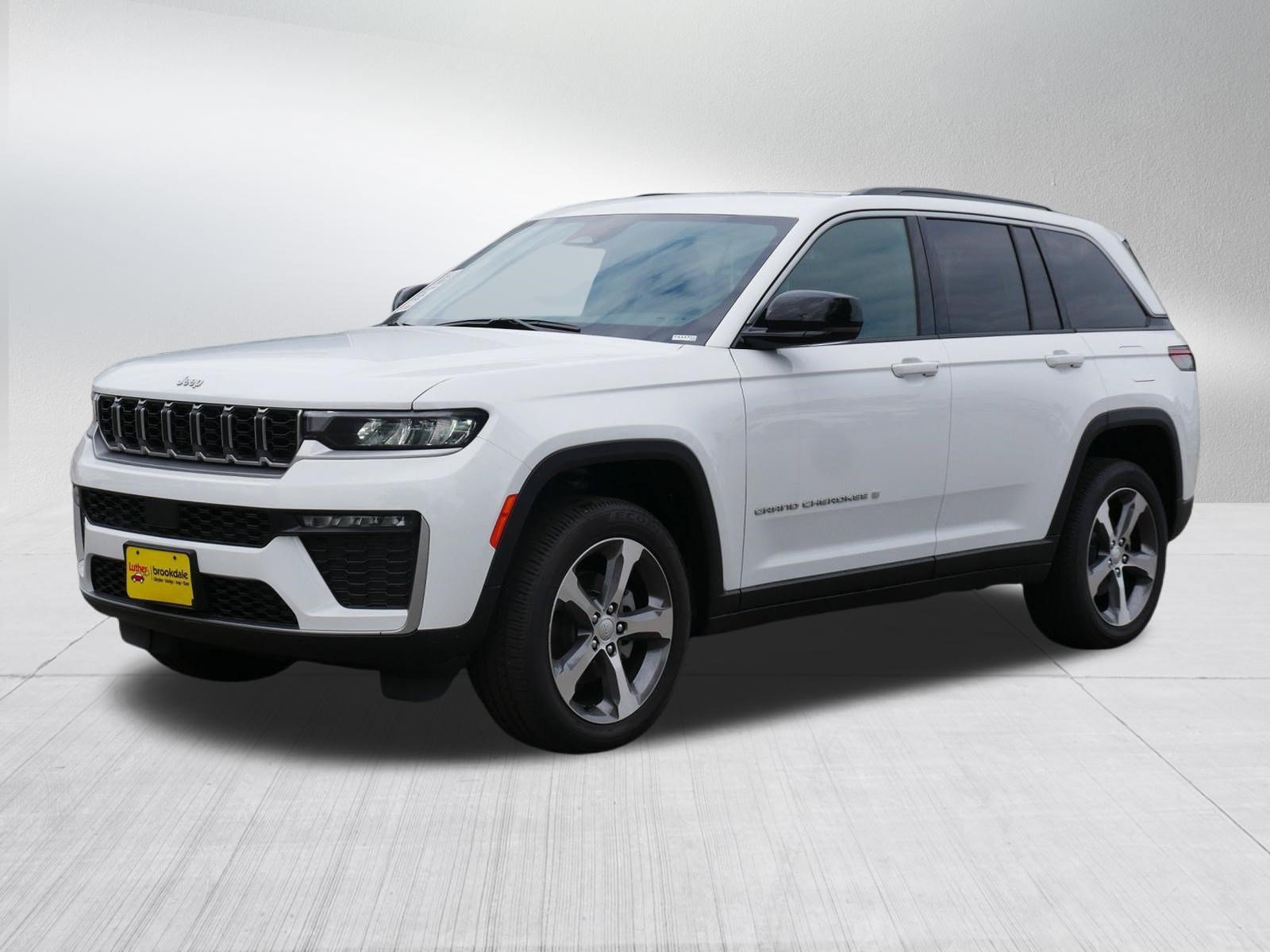 New 2026 Jeep Grand Cherokee Limited w/ Trailer Tow Package AWD/4WD image 3