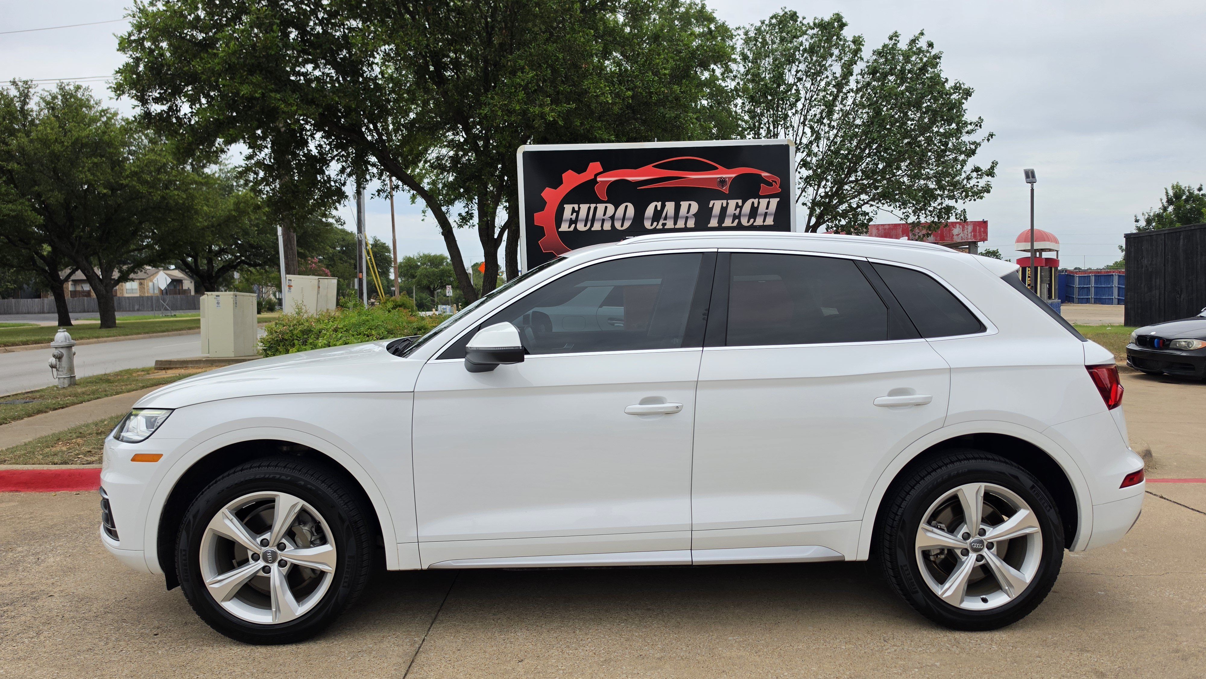 Used 2020 Audi Q5 2.0T Premium Plus w/ Premium Plus Package AWD/4WD image 2