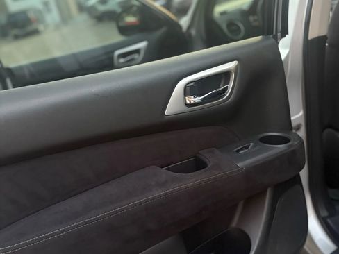 Used 2013 Nissan Pathfinder SV image 12