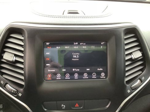 Used 2020 Jeep Cherokee Latitude Plus w/ Cold Weather Group AWD/4WD image 17