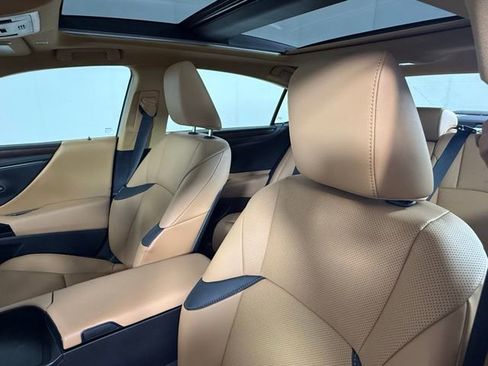 Used 2025 Lexus ES 350 w/ Premium Package FWD image 7
