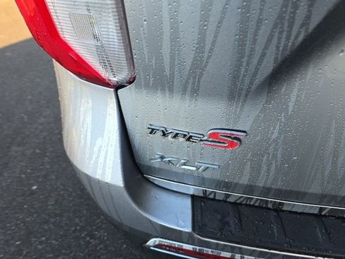 Used 2022 Ford Explorer XLT image 6