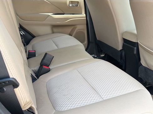 Used 2016 Mitsubishi Outlander SE FWD image 28