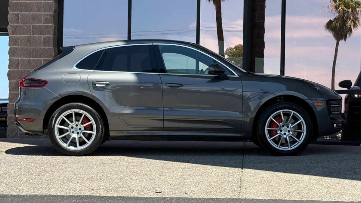 Used 2016 Porsche Macan Turbo AWD/4WD image 15