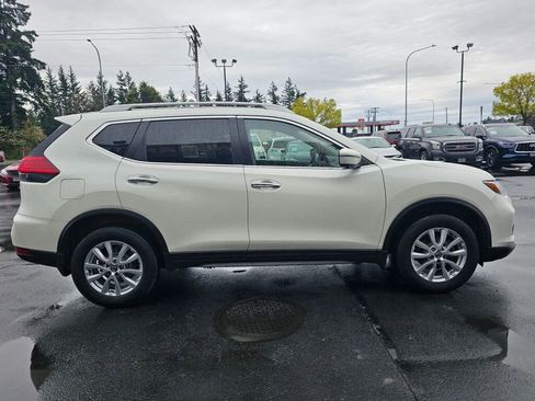 Used 2017 Nissan Rogue SV image 6