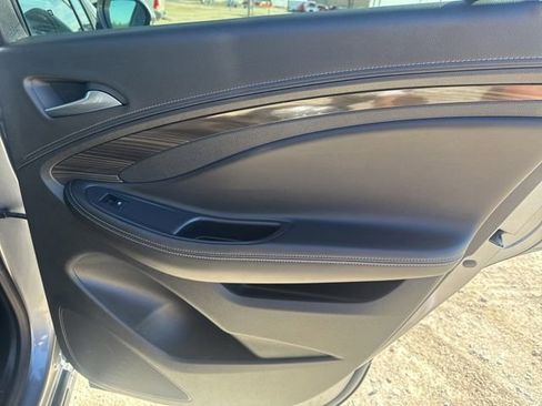 Used 2020 Buick Envision Essence image 25