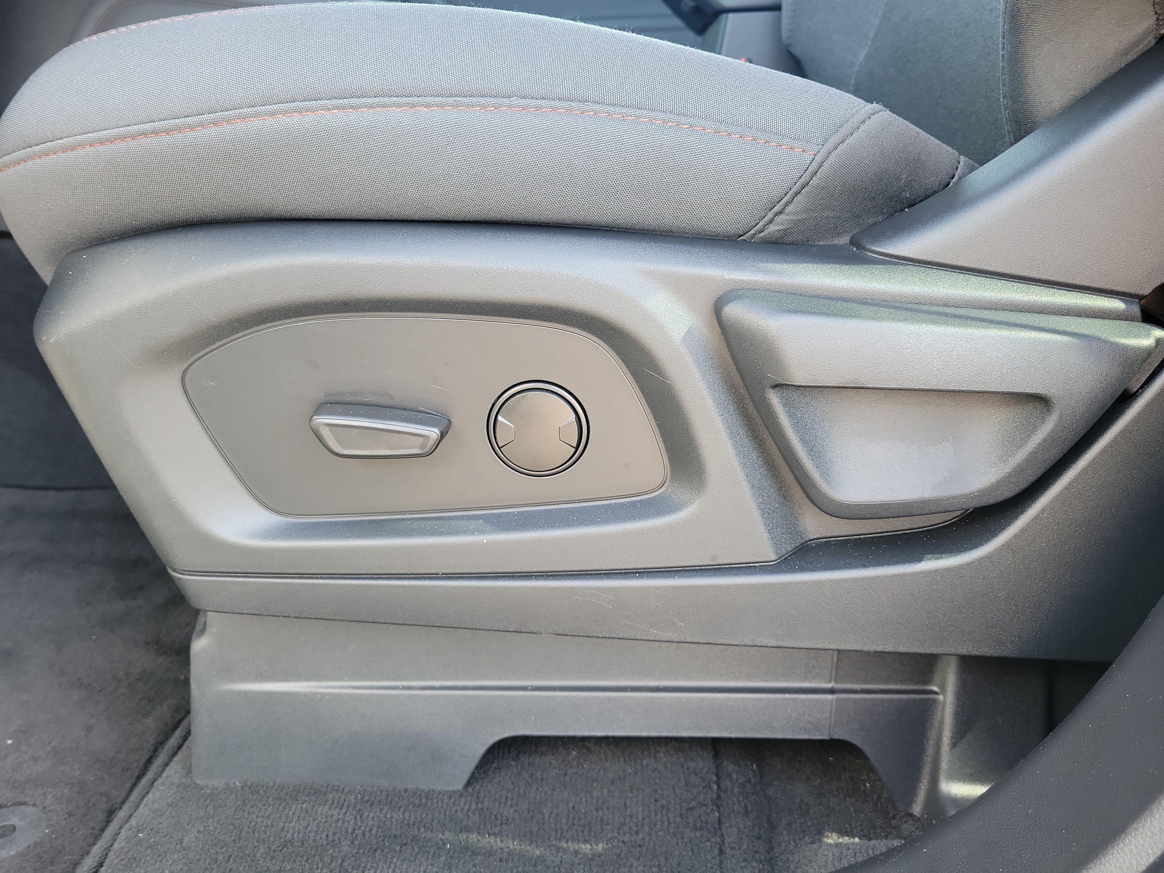 Used 2026 Ford Explorer Active RWD image 16