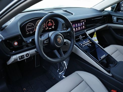 New 2026 Porsche Panamera 4 image 4