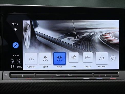 Used 2024 Volkswagen Golf R image 35