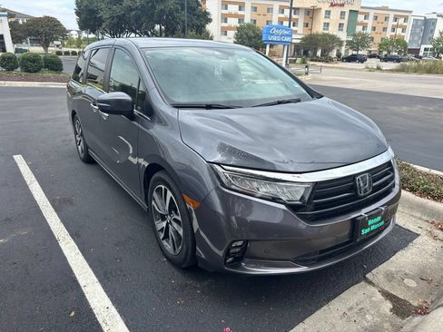 Used 2021 Honda Odyssey Touring image 4