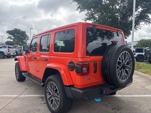 Used 2023 Jeep Wrangler Unlimited Sahara w/ Cold Weather Group AWD/4WD image 7