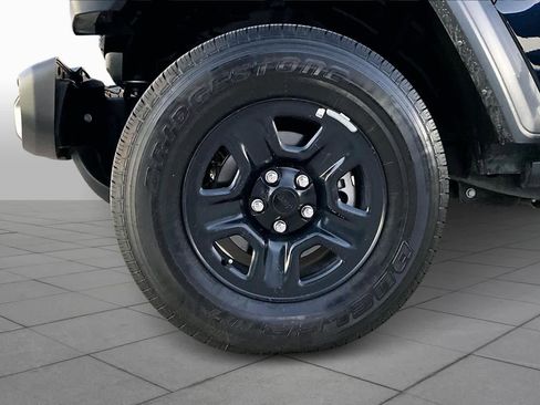 Used 2024 Jeep Gladiator Sport image 20