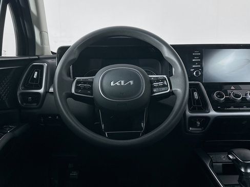 Used 2023 Kia Sorento LX image 18
