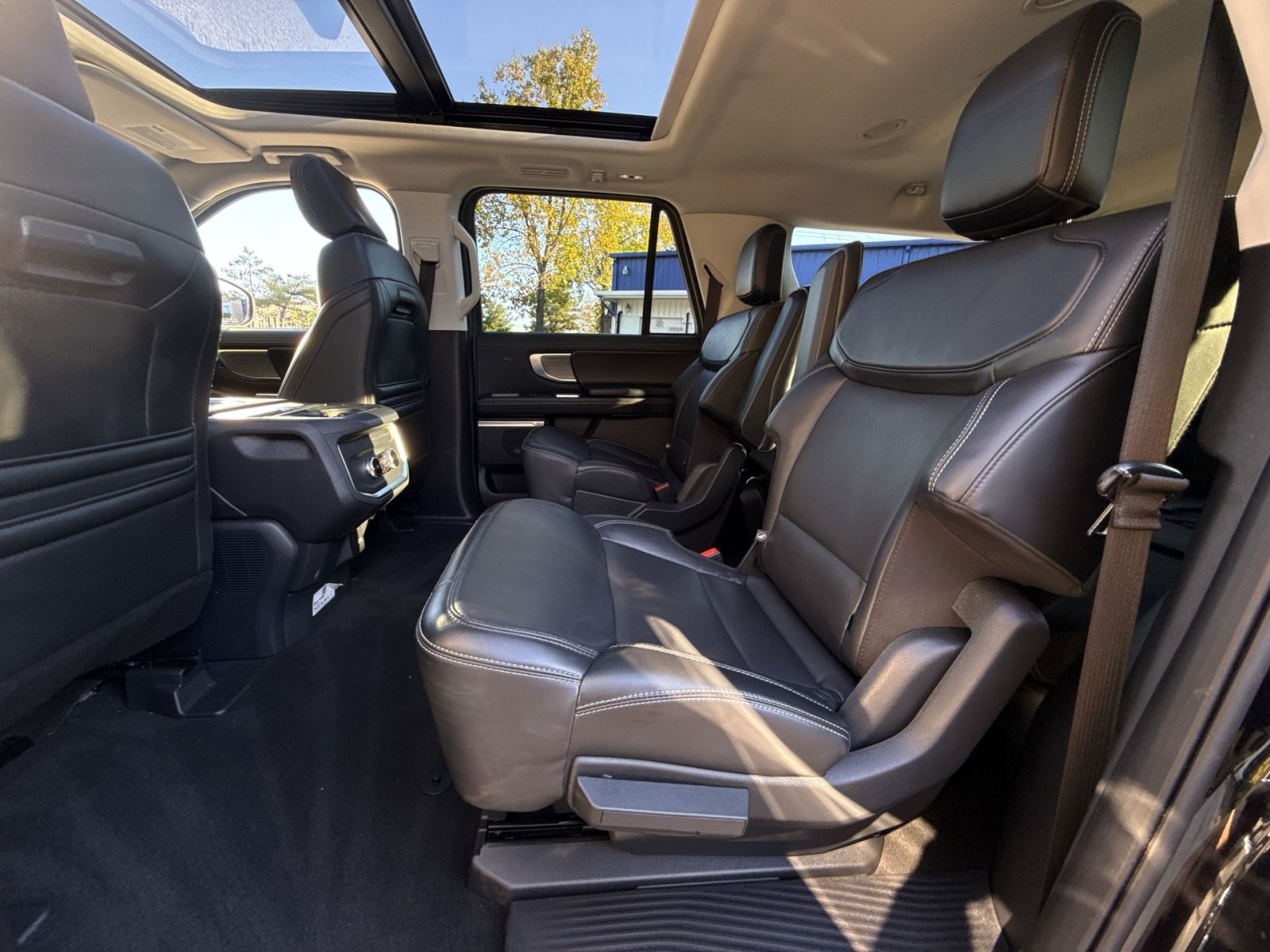 Used 2025 Ford Expedition Max Platinum AWD/4WD image 34