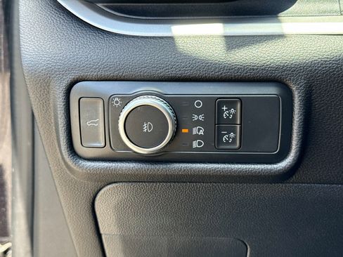 Used 2022 Ford Explorer XLT w/ Equipment Group 202A AWD/4WD image 32
