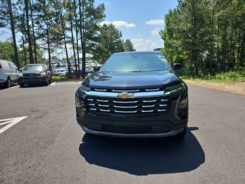 Used 2025 Chevrolet Equinox LT FWD image 2