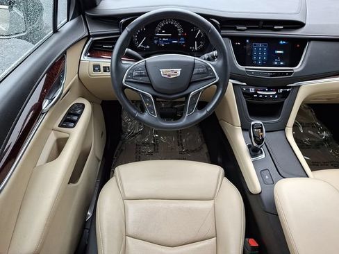 Used 2018 Cadillac XT5 Luxury w/ Driver Awareness Package FWD image 10
