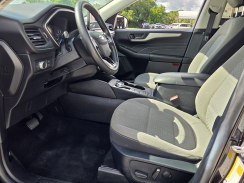 Used 2022 Ford Escape SE w/ SE Sport Appearance Package FWD image 9