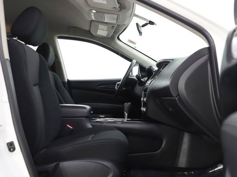 Used 2019 Nissan Pathfinder S image 12