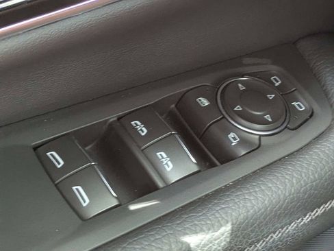 Used 2025 GMC Yukon Denali RWD image 21
