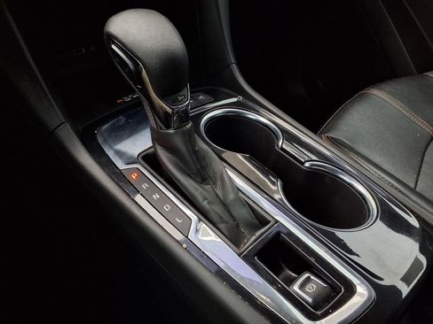 Used 2023 Chevrolet Equinox Premier image 18