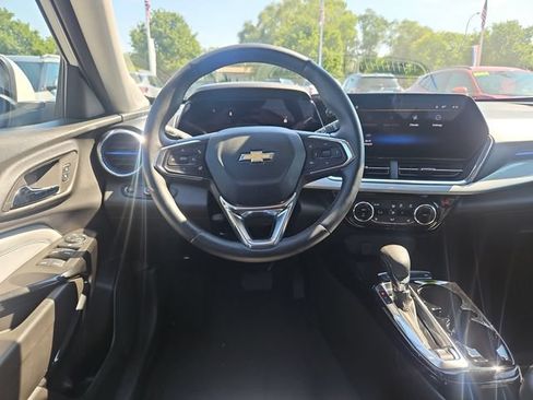 Used 2024 Chevrolet Trax LT w/ Driver Confidence Package FWD image 14