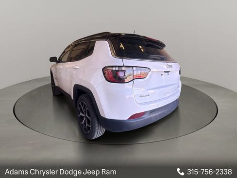 Used 2025 Jeep Compass Limited AWD/4WD image 4