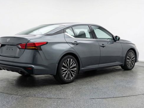 Used 2025 Nissan Altima 2.5 SV image 9