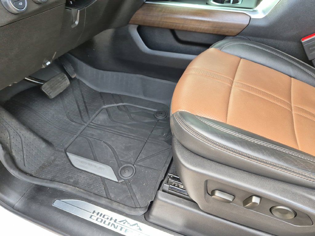 Used 2025 Chevrolet Silverado 2500 High Country w/ High Country Premium Package AWD/4WD image 19