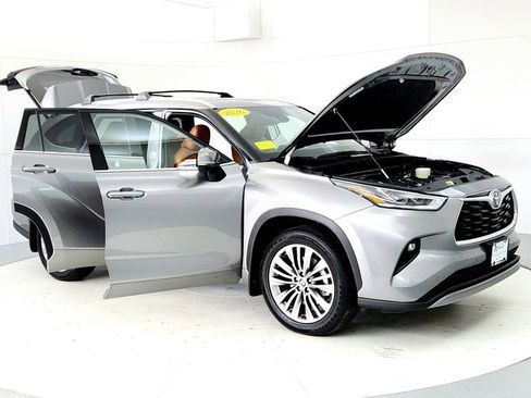 Certified 2026 Toyota Highlander Platinum AWD/4WD image 12