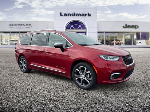New 2026 Chrysler Pacifica Pinnacle FWD image 1