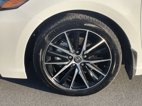 Used 2024 Toyota Camry SE image 11