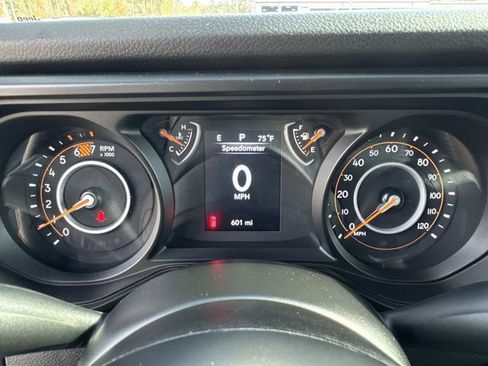 Used 2025 Jeep Wrangler Sport image 24