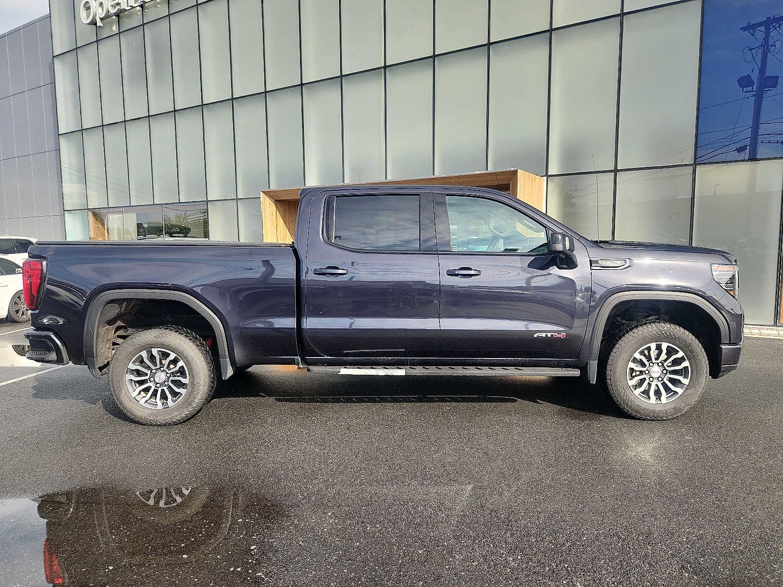 Used 2022 GMC Sierra 1500 AT4 w/ Technology Package AWD/4WD image 10