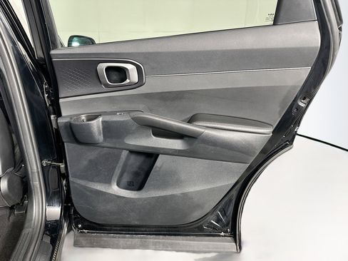 Used 2024 Kia Sorento S image 30