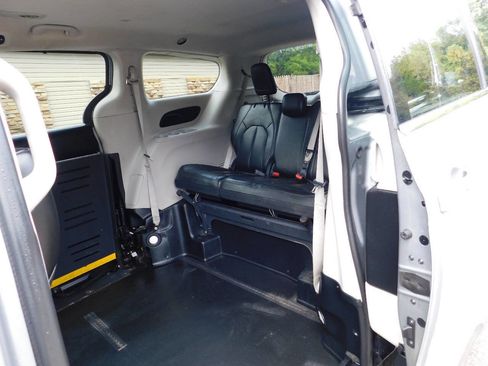 Used 2021 Chrysler Voyager Lxi w/ Cold Weather Group image 28