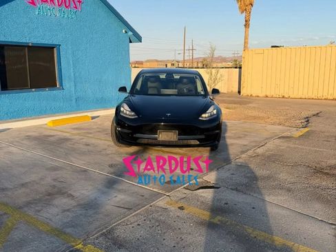 Used 2018 Tesla Model 3 Mid Range RWD image 2
