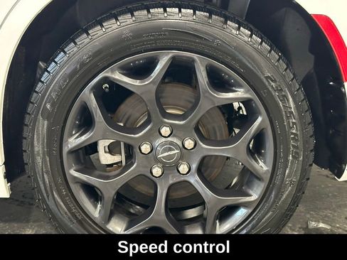 Used 2023 Chrysler 300 Touring L image 12