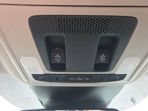 Used 2025 Honda Pilot Touring image 28