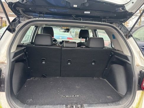 Used 2023 Hyundai Venue Limited image 8