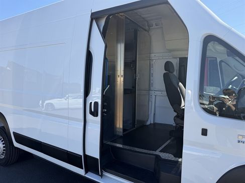 Used 2025 RAM ProMaster 3500 FWD image 10