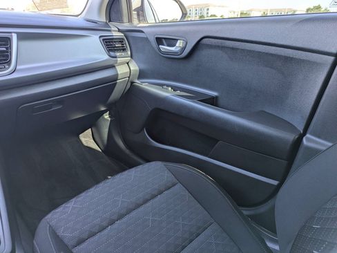 Used 2021 Kia Rio S FWD image 17
