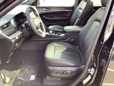 New 2026 Jeep Grand Cherokee Limited image 9