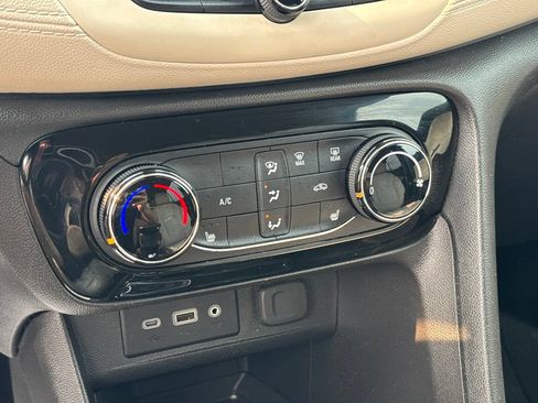 Used 2021 Buick Encore GX Preferred w/ Cold Weather Comfort Package FWD image 22