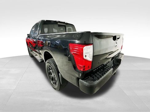 Used 2018 Nissan Titan SV w/ SV Convenience Package AWD/4WD image 7