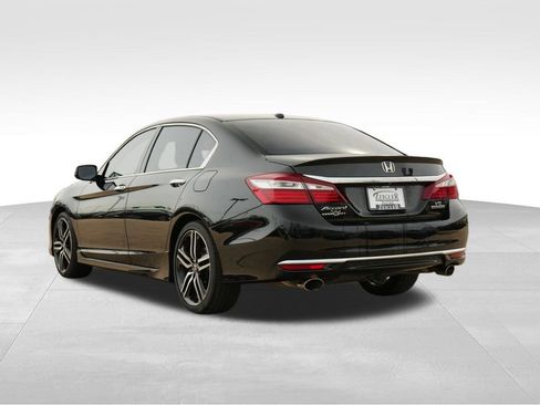Used 2016 Honda Accord Touring image 5