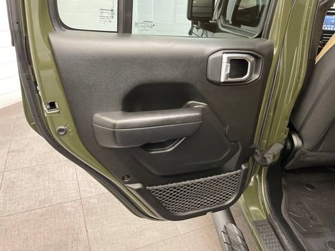 Used 2023 Jeep Gladiator Sport AWD/4WD image 22