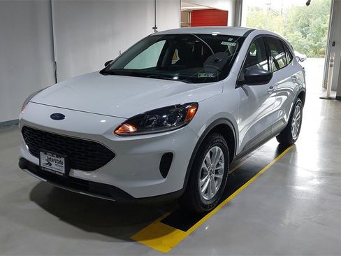 Used 2022 Ford Escape SE w/ Cold Weather Package image 18