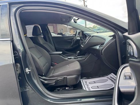 Used 2017 Chevrolet Malibu LT image 18