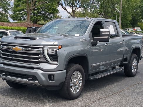 Used 2024 Chevrolet Silverado 2500 High Country w/ Technology Package AWD/4WD image 9